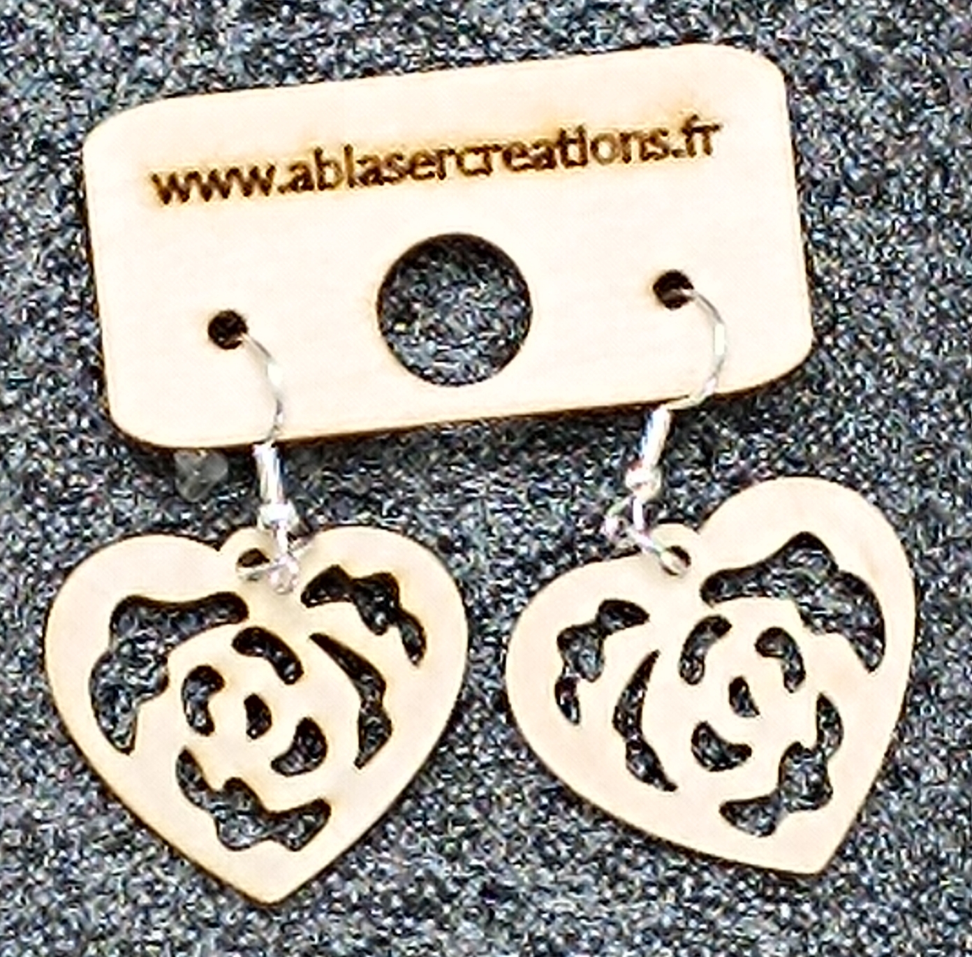 Boucles d’Oreilles Cœurs en Bois – Image 5