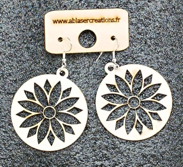 Boucles d’Oreilles Fleurs en Bois
