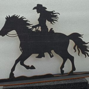 Fille à Cheval en Bois