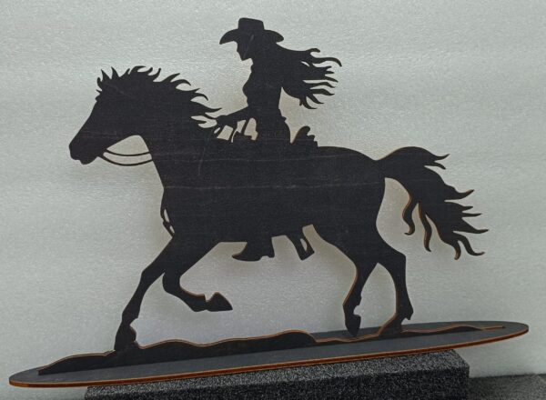 Fille à Cheval en Bois