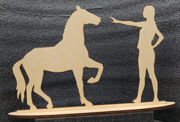 Fille avec son Cheval en Bois