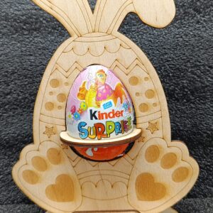 Lapin de Pâques en Bois avec Œuf Kinder