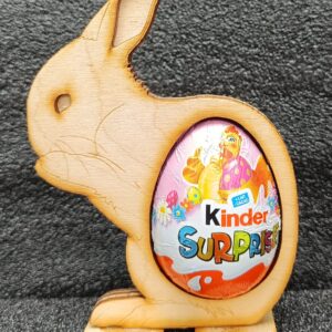 Lapin de Pâques en Bois avec Œuf Kinder