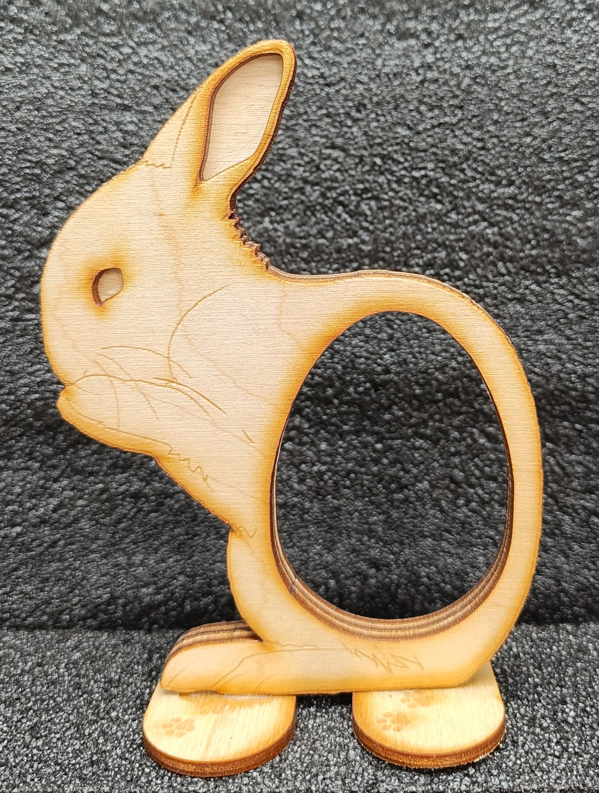 Lapin de Pâques en Bois avec Œuf Kinder – Image 2