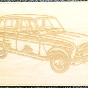 Carte Postale en Bois Gravée – Modèle Renault 4