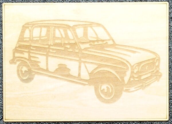 Carte Postale en Bois Gravée – Modèle Renault 4