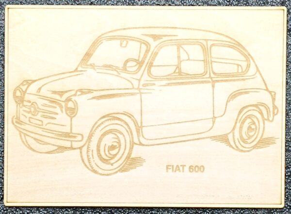 Carte Postale en Bois Gravée – Modèle FIAT 600