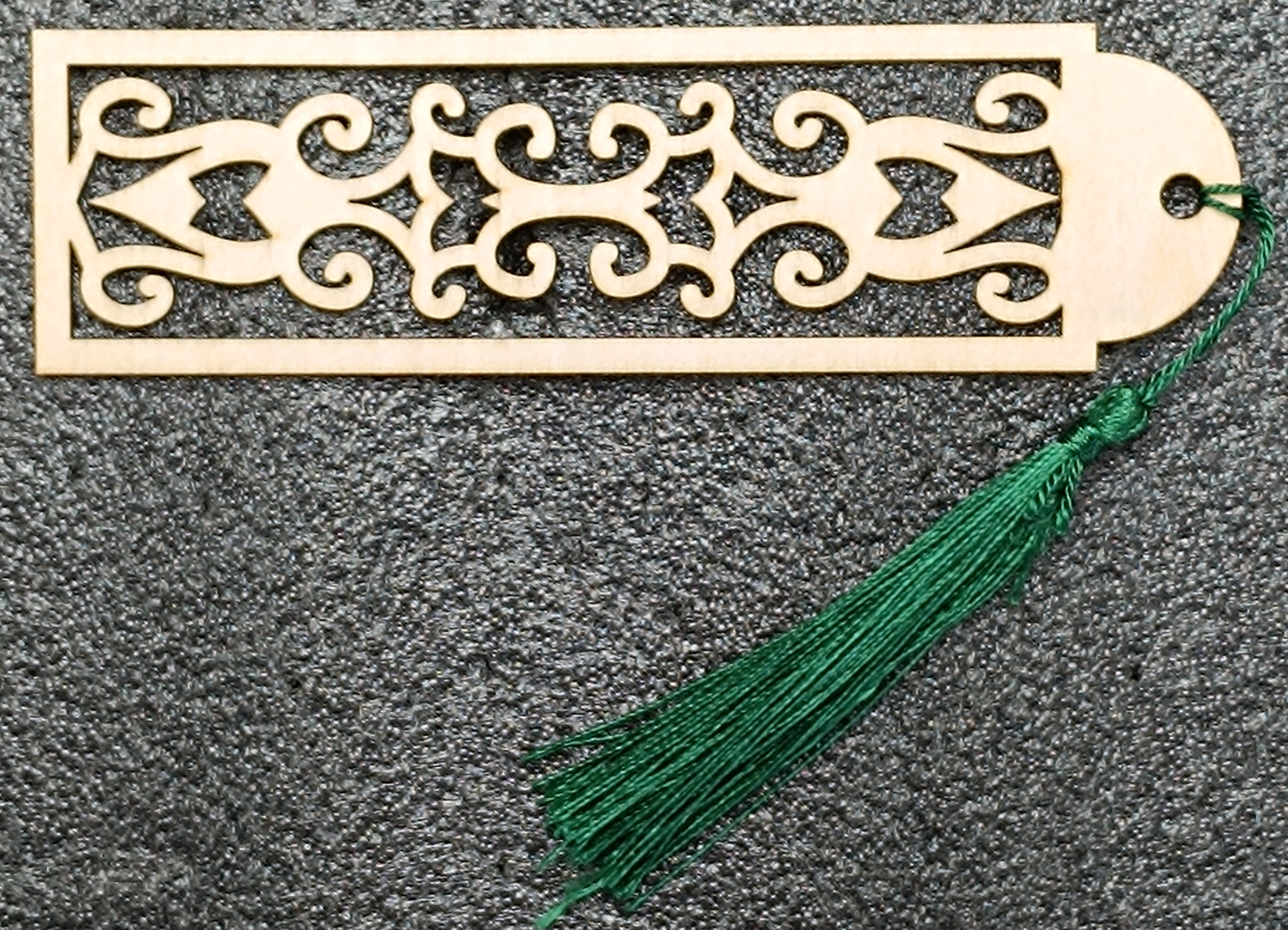 Lot de Marque-Pages en Bois Découpés au Laser – Motif Géométrique avec Pompon – Image 6