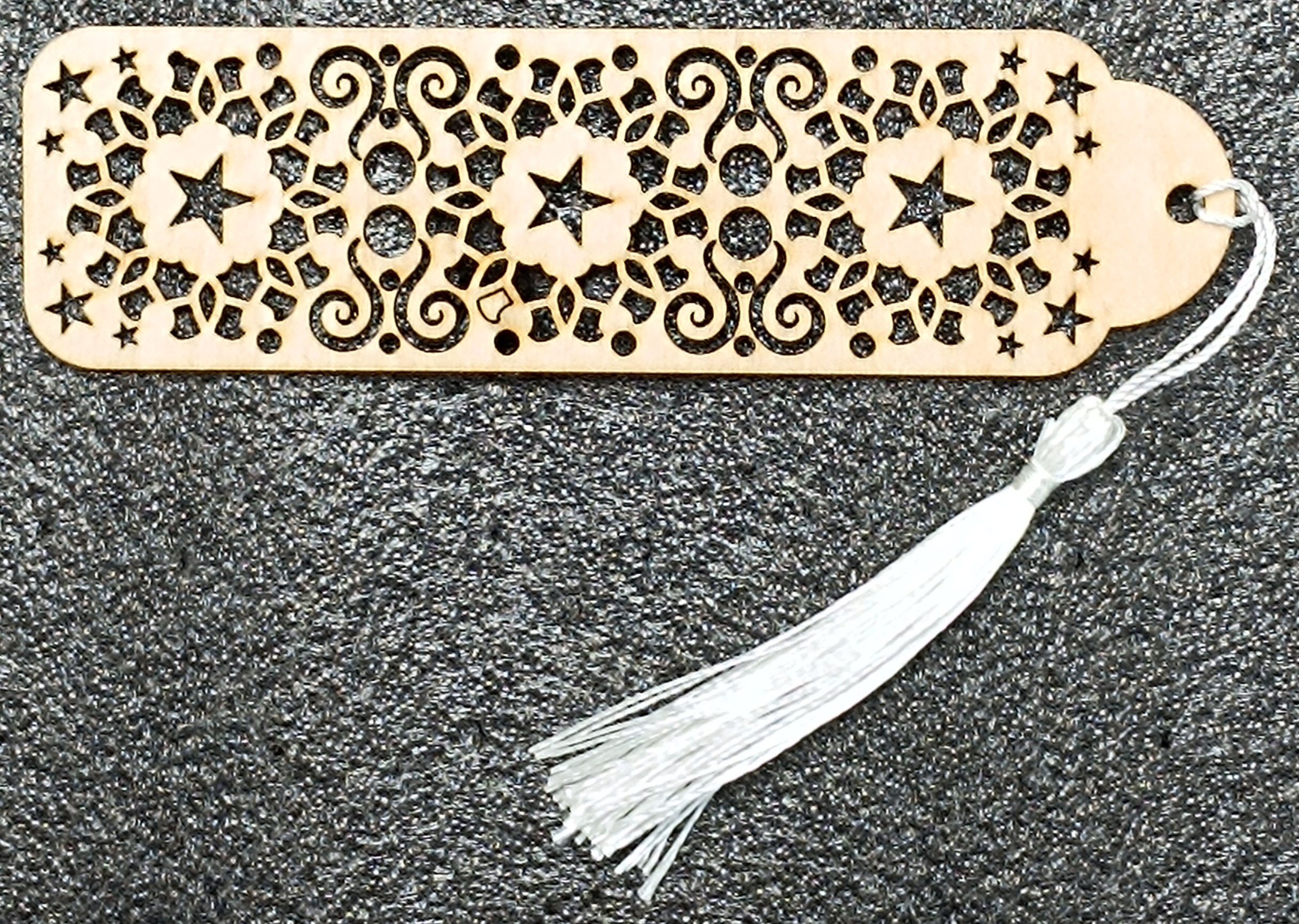 Lot de Marque-Pages en Bois Découpés au Laser – Motif Géométrique avec Pompon – Image 8
