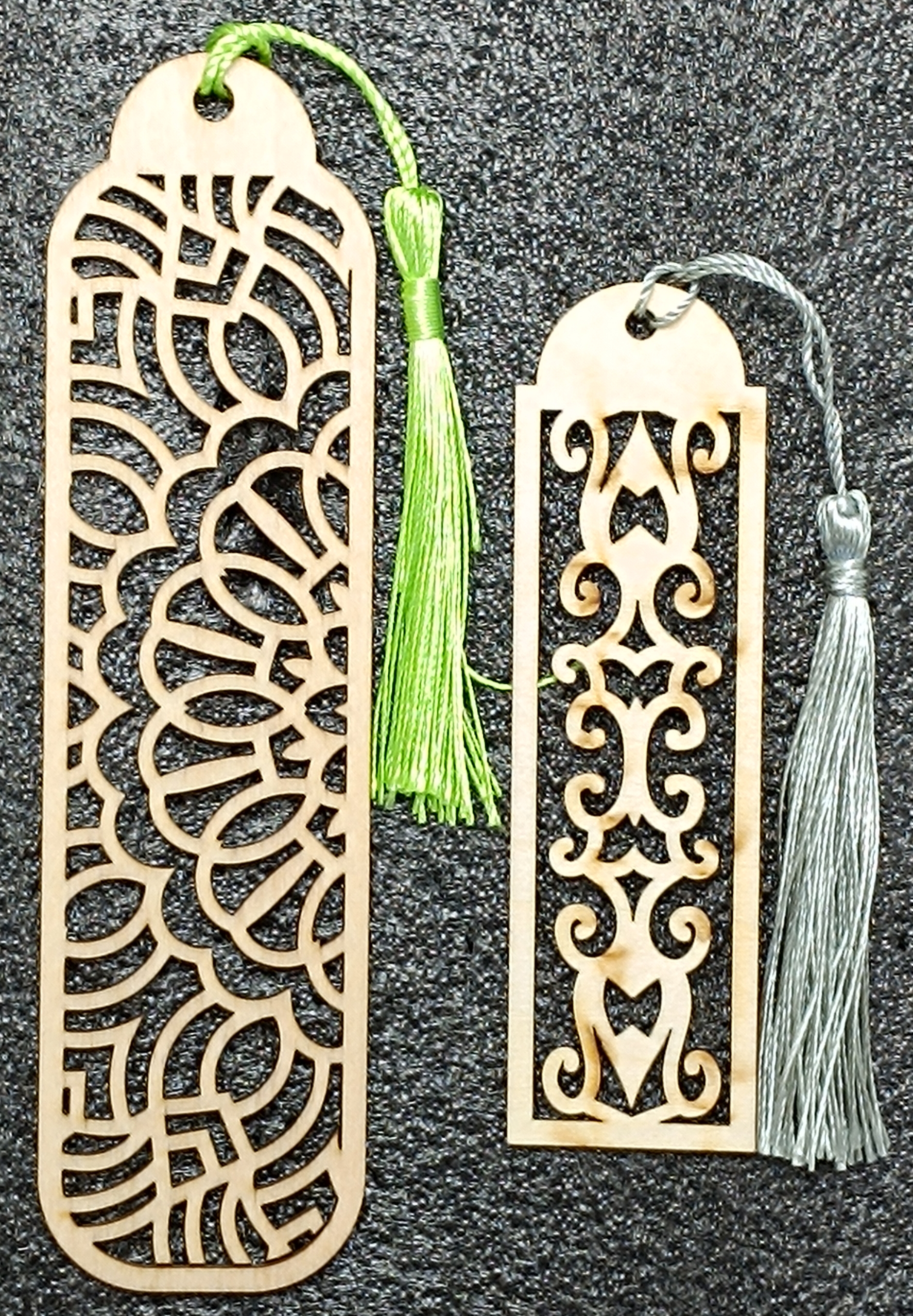 Lot de Marque-Pages en Bois Découpés au Laser – Motif Géométrique avec Pompon – Image 3