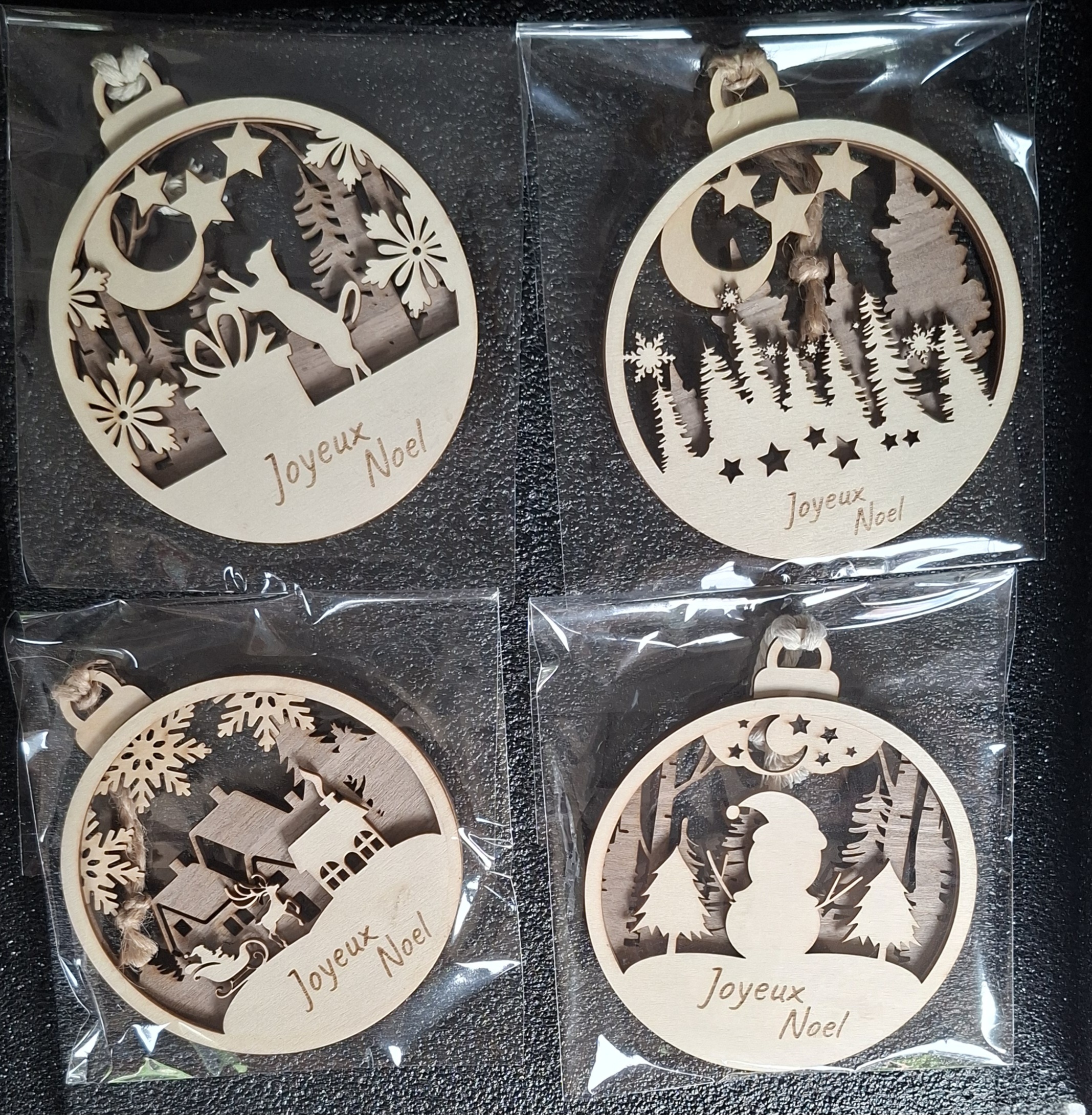 Petite Boule de Noël en Bois 3D