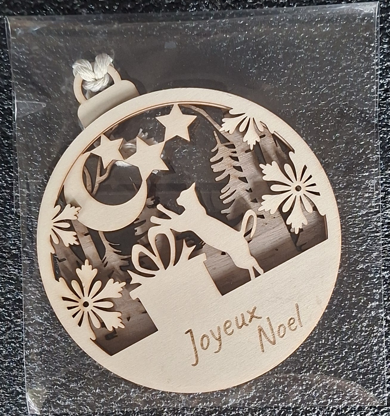 Petite Boule de Noël en Bois 3D – Image 2