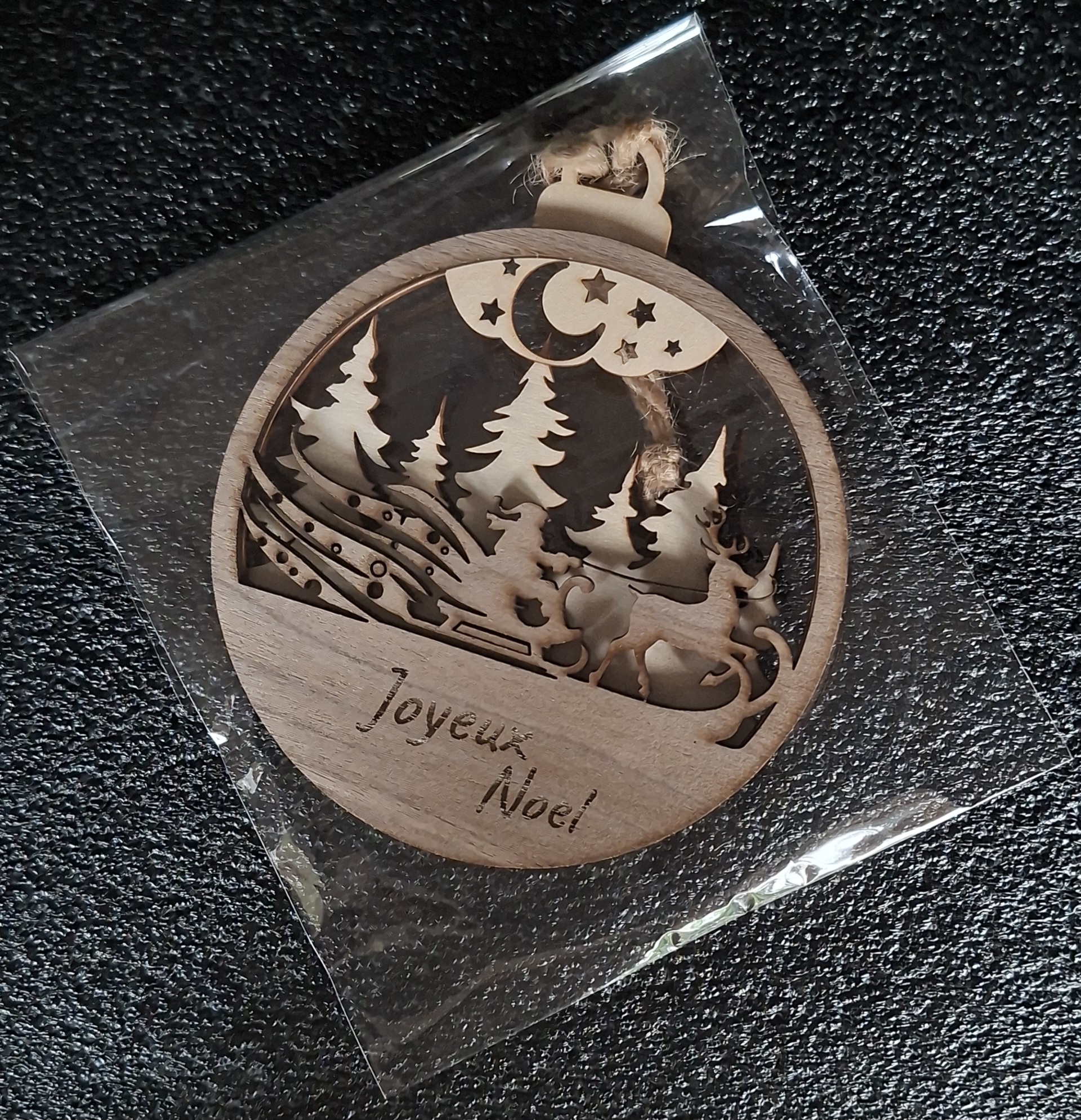 Petite Boule de Noël en Bois 3D – Image 6