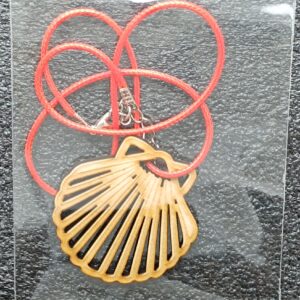 Colliers coquillages en bois 3