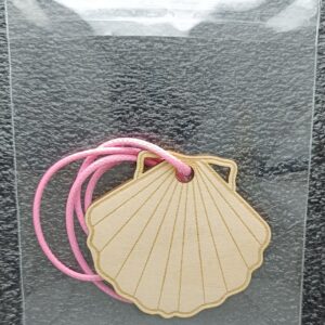 Colliers coquillages en bois 1