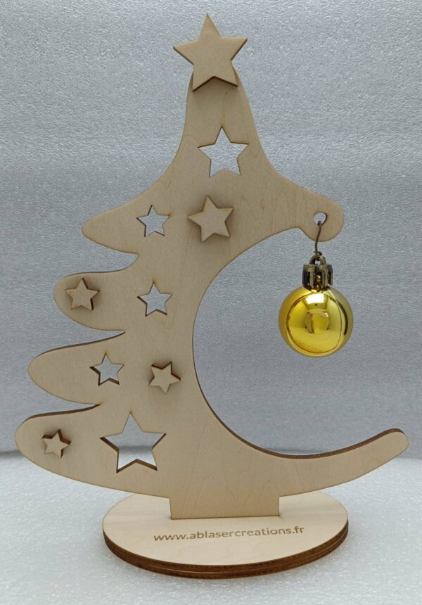 Sapin de Noël en bois découpé et gravé
