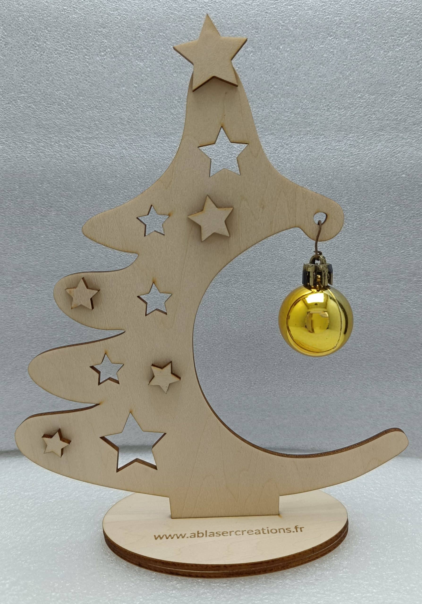 Sapin de Noël en bois découpé et gravé