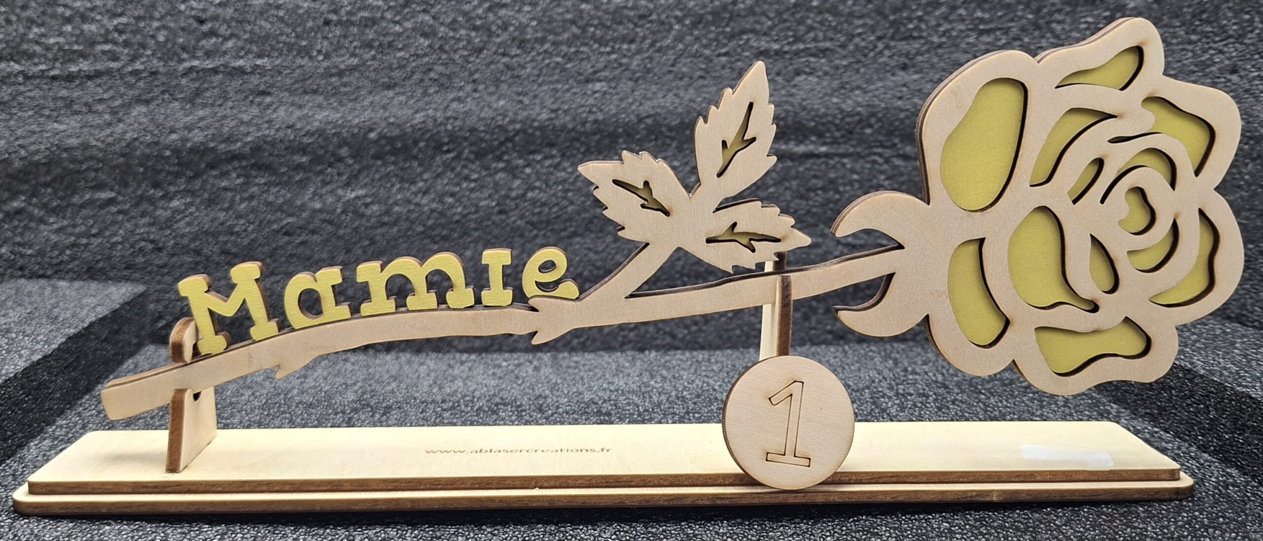 Fleur en Bois sur support – Image 7