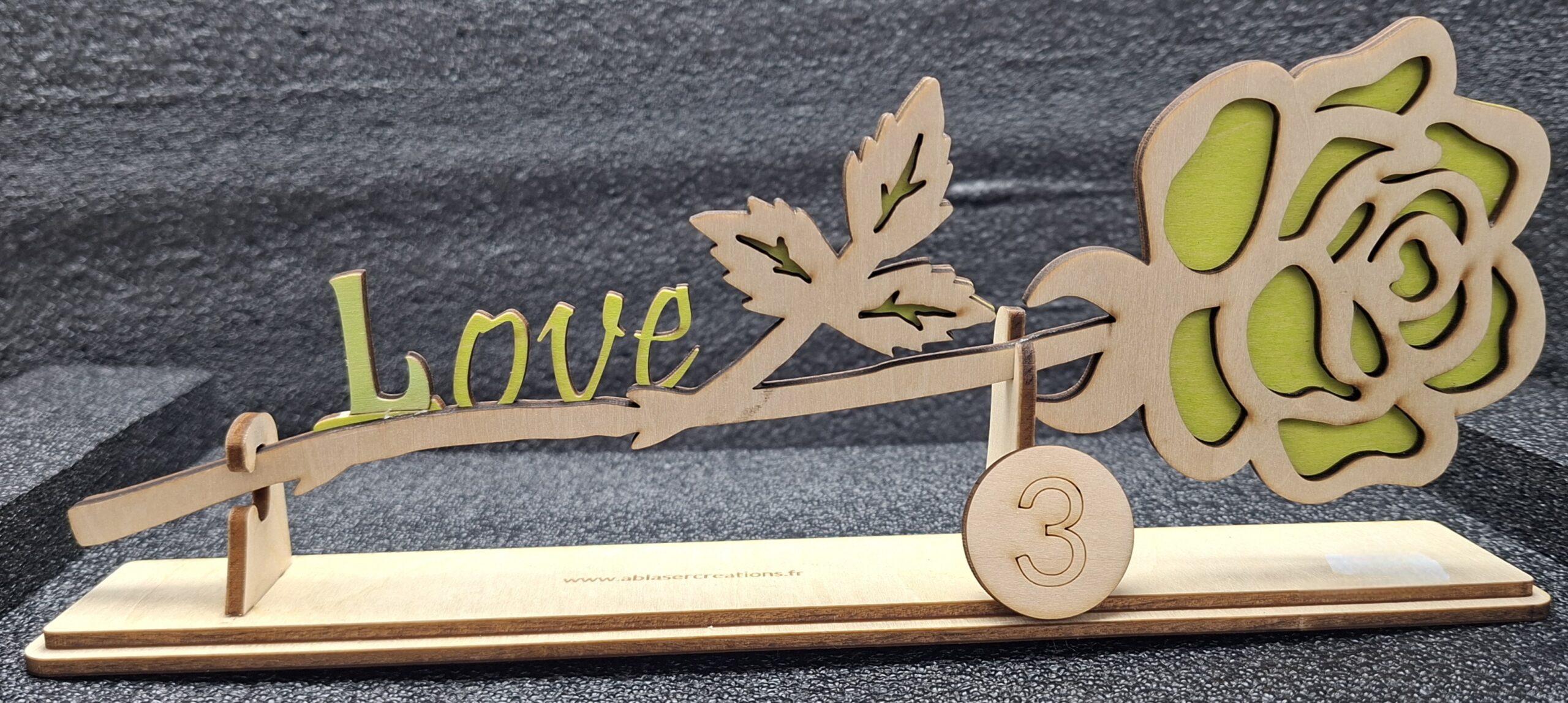 Fleur en Bois sur support – Image 9