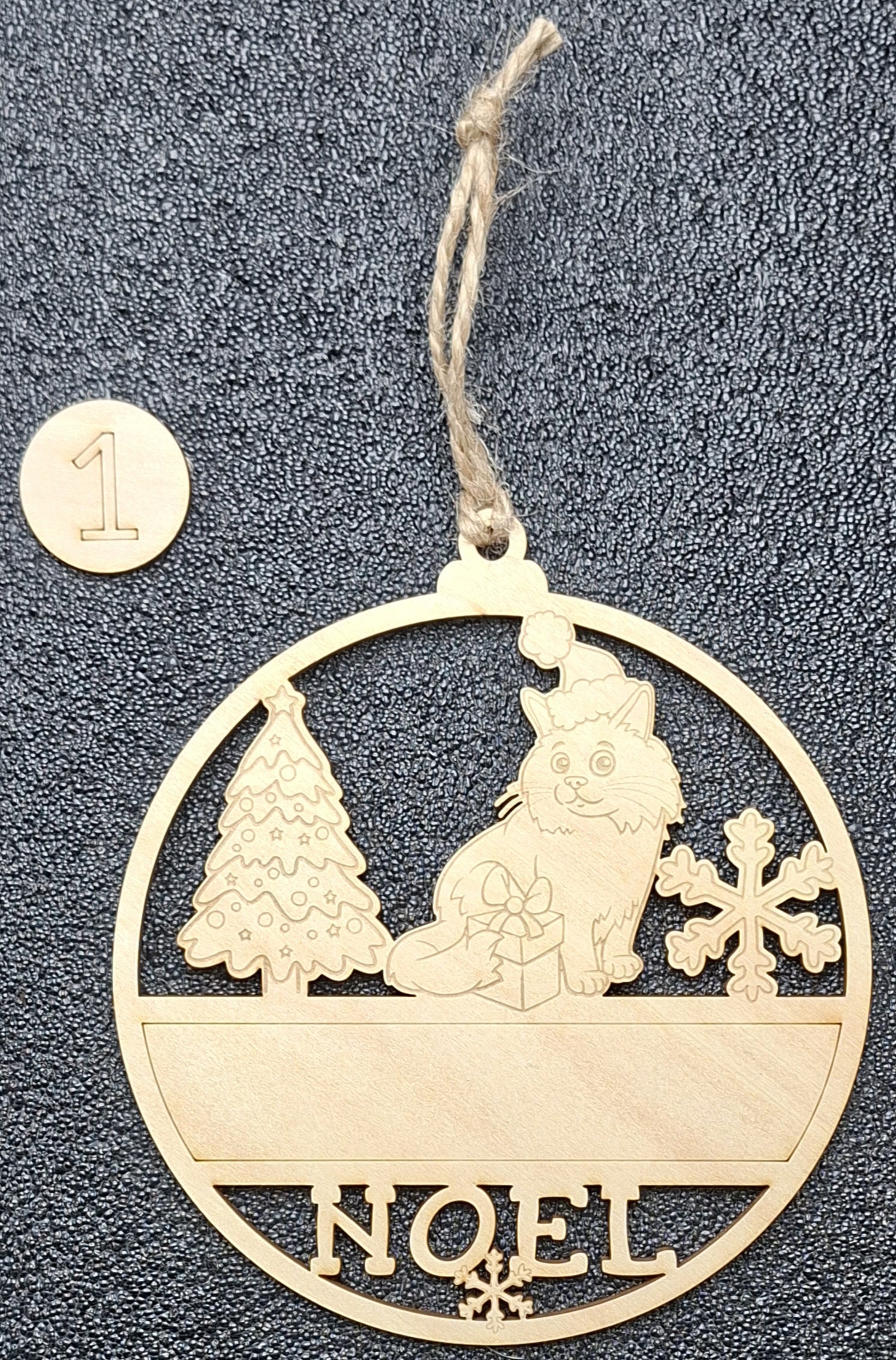 Boules de Noël en bois personnalisables