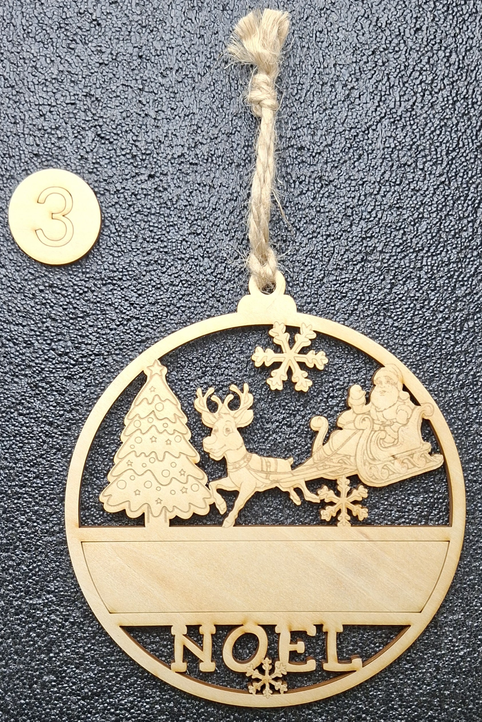 Boules de Noël en bois personnalisables – Image 4