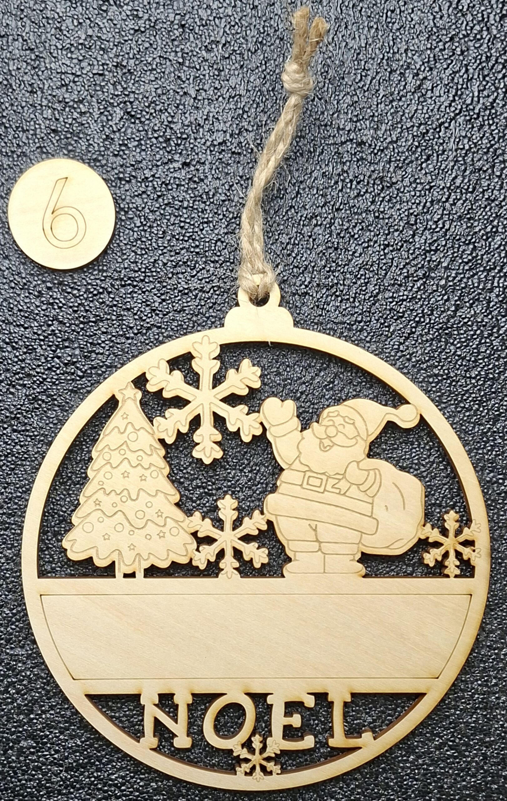 Boules de Noël en bois personnalisables – Image 7