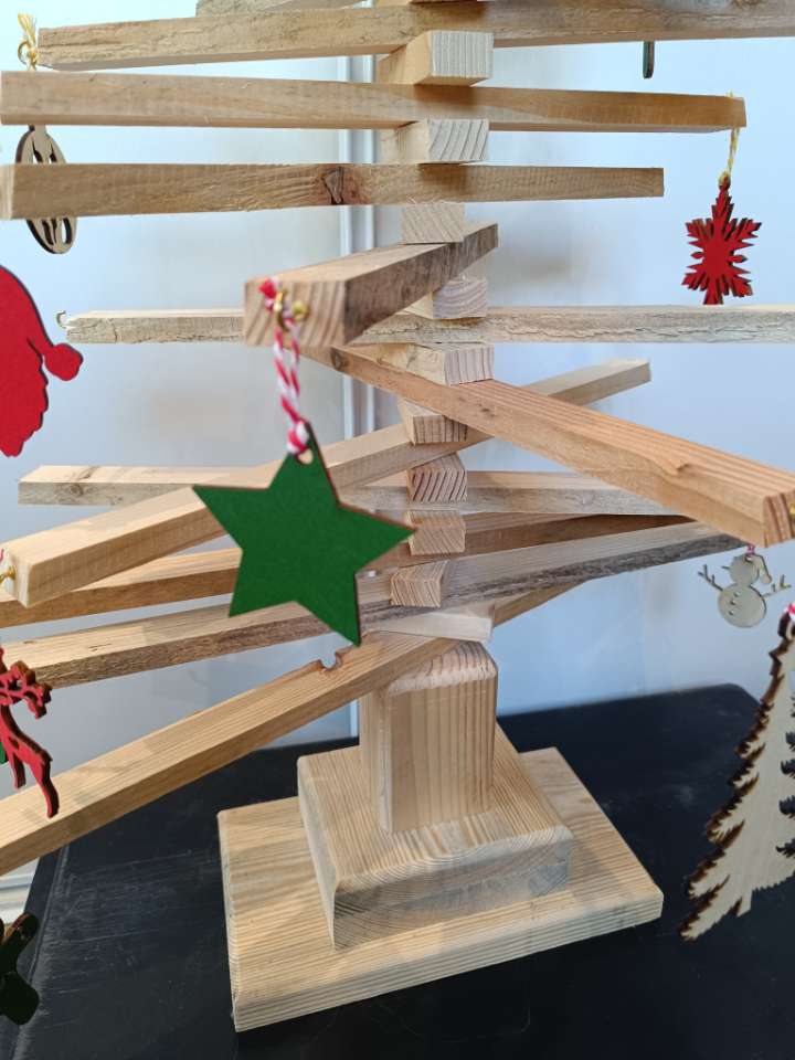 Sapin en bois pivotant – Image 4