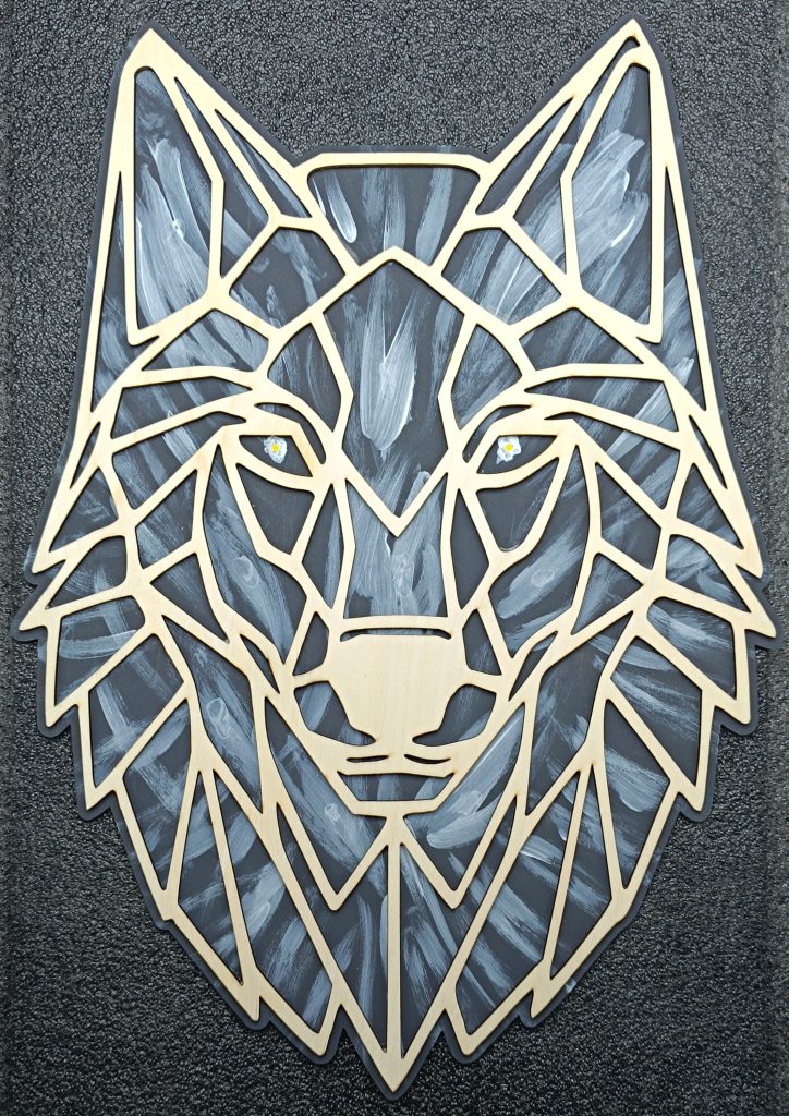 Loup géométrique en bois