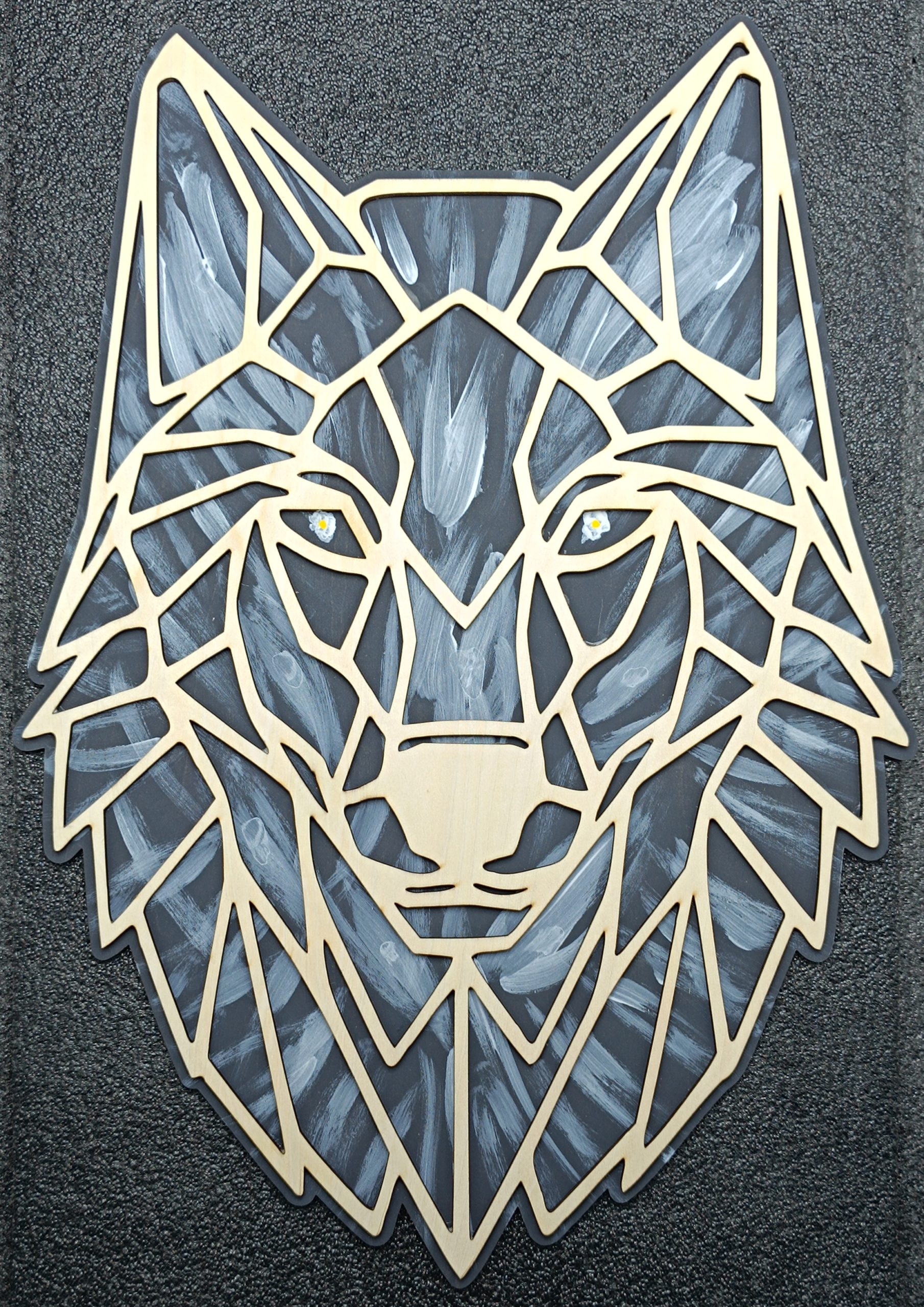 Loup géométrique en bois