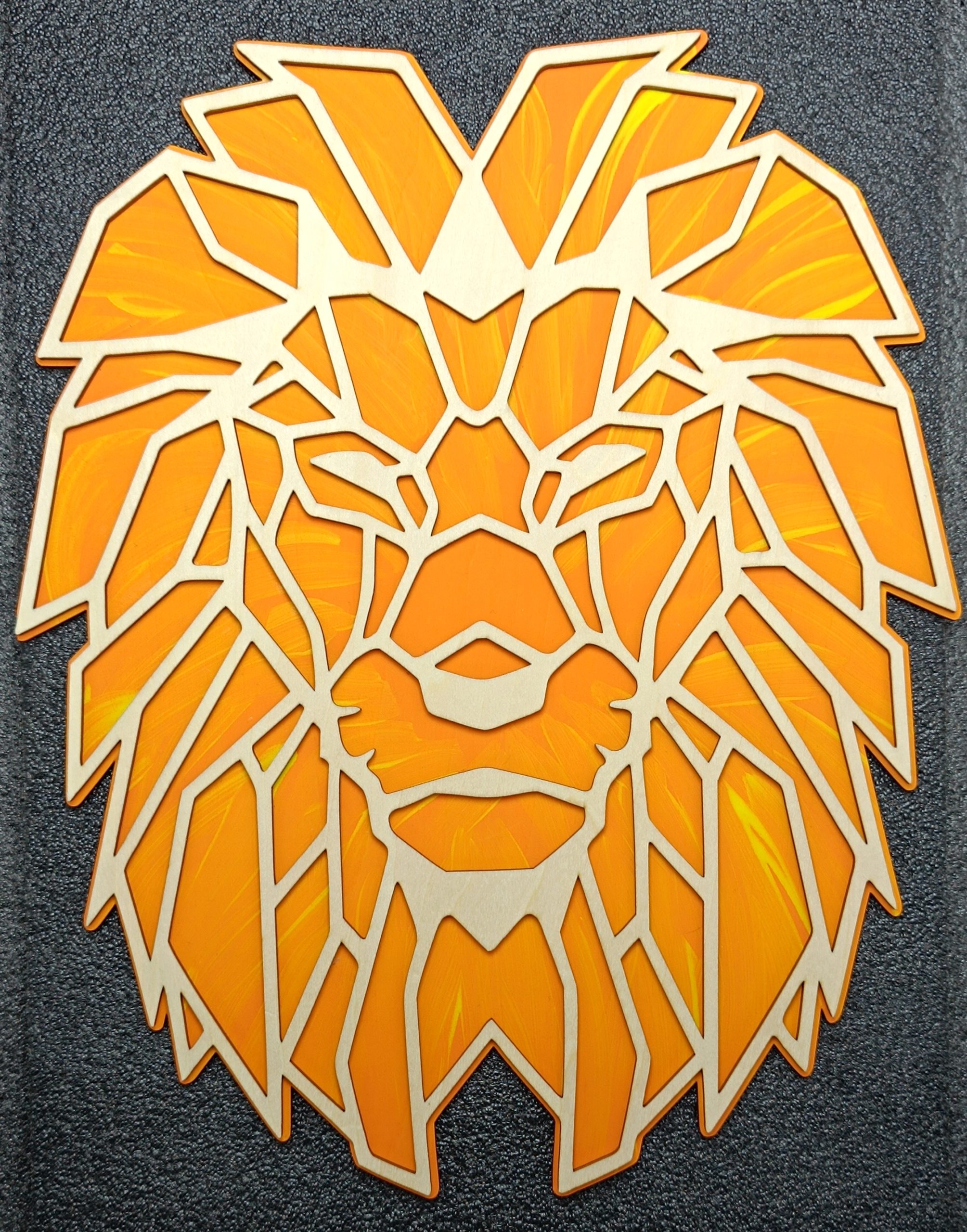 Lion géométrique en bois