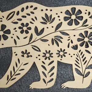 Ours floral en bois découpé