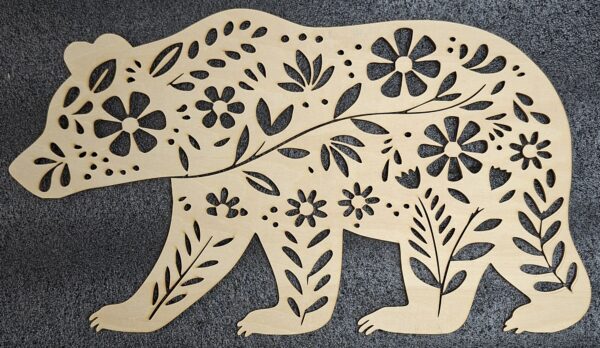 Ours floral en bois découpé