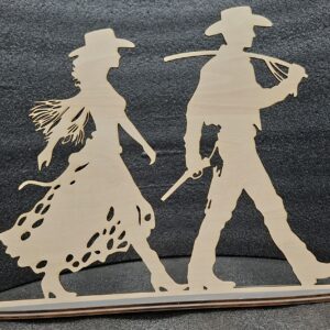 Chasseur et dame en bois