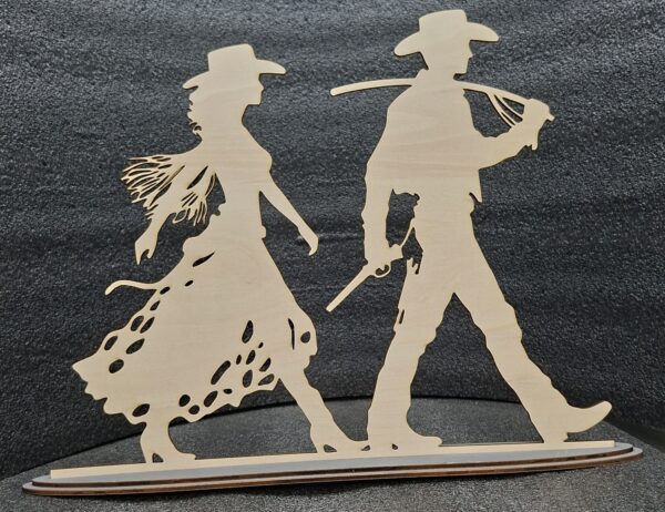 Chasseur et dame en bois