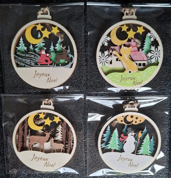 Petite Boule de Noël en bois peintes à la main