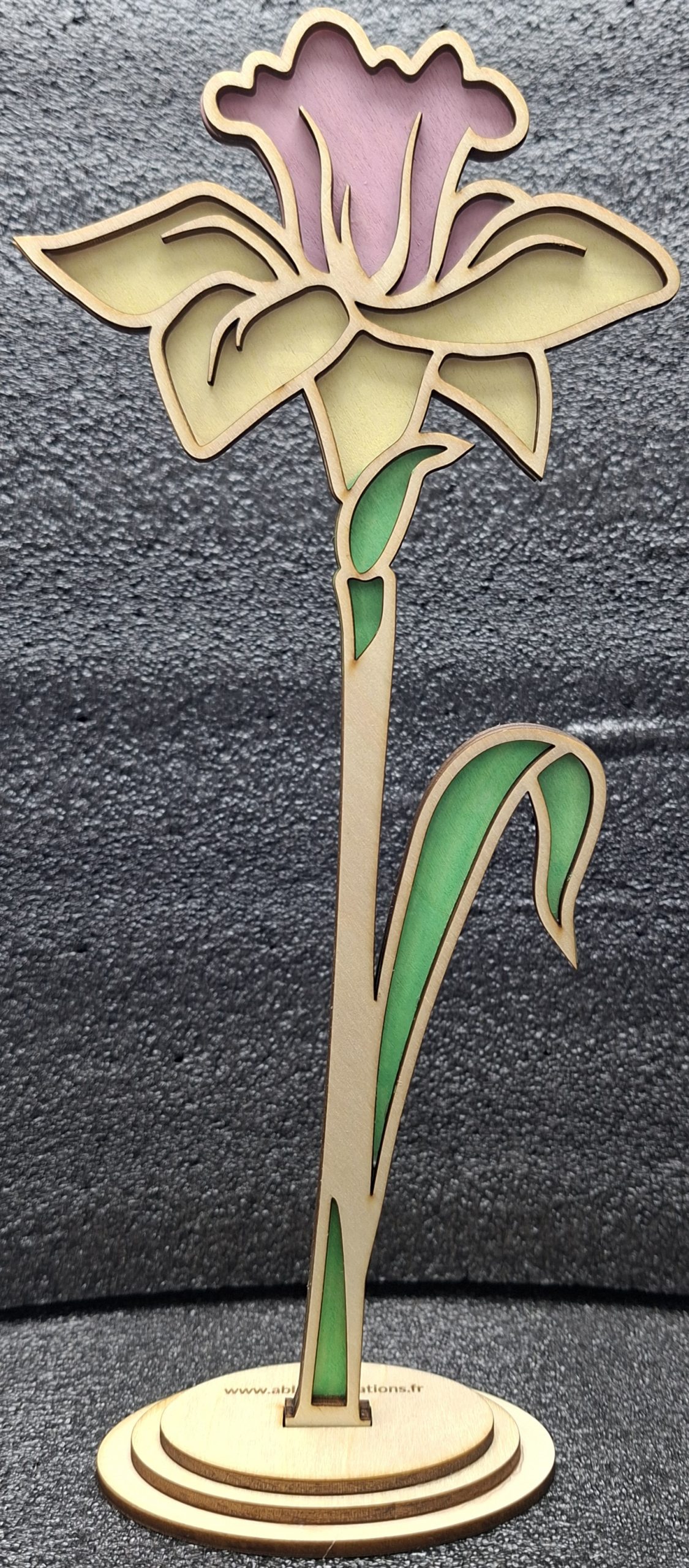 Fleurs en bois peintes à la main – Image 2