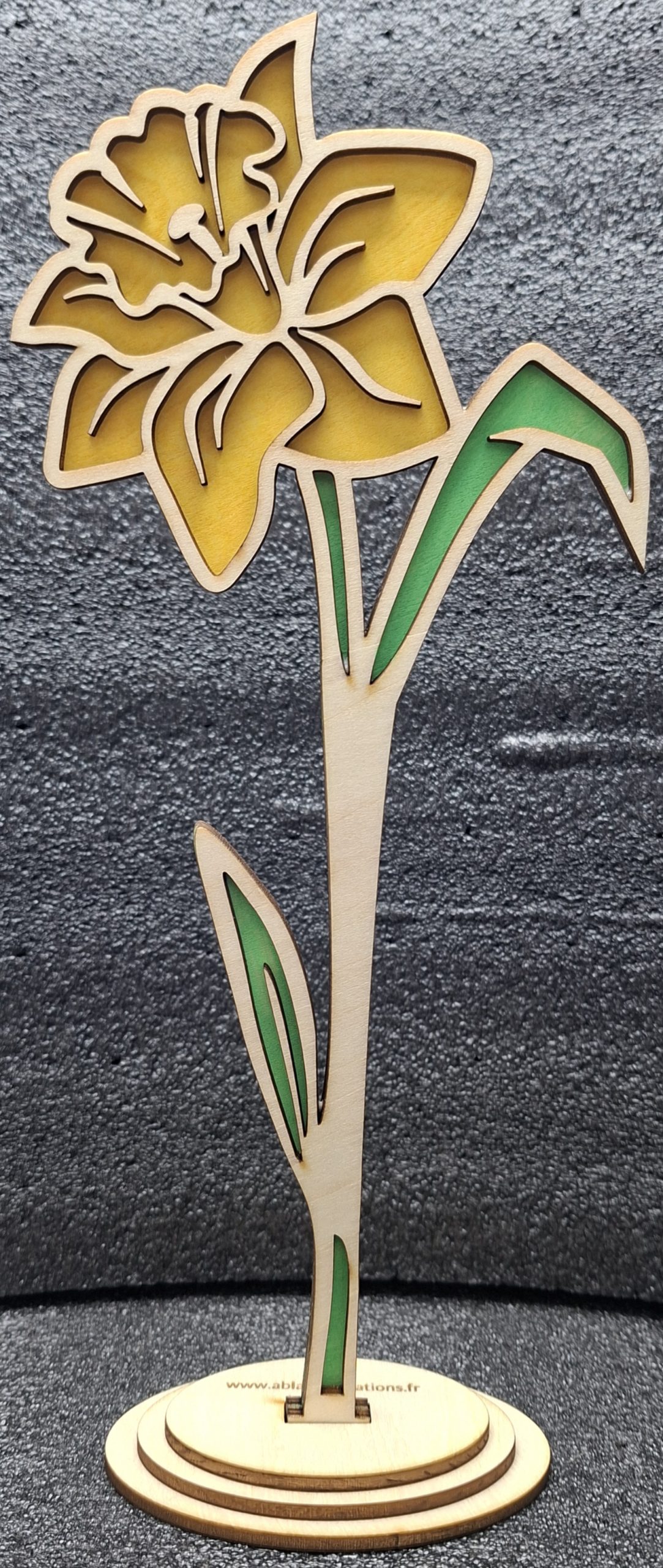 Fleurs en bois peintes à la main – Image 3