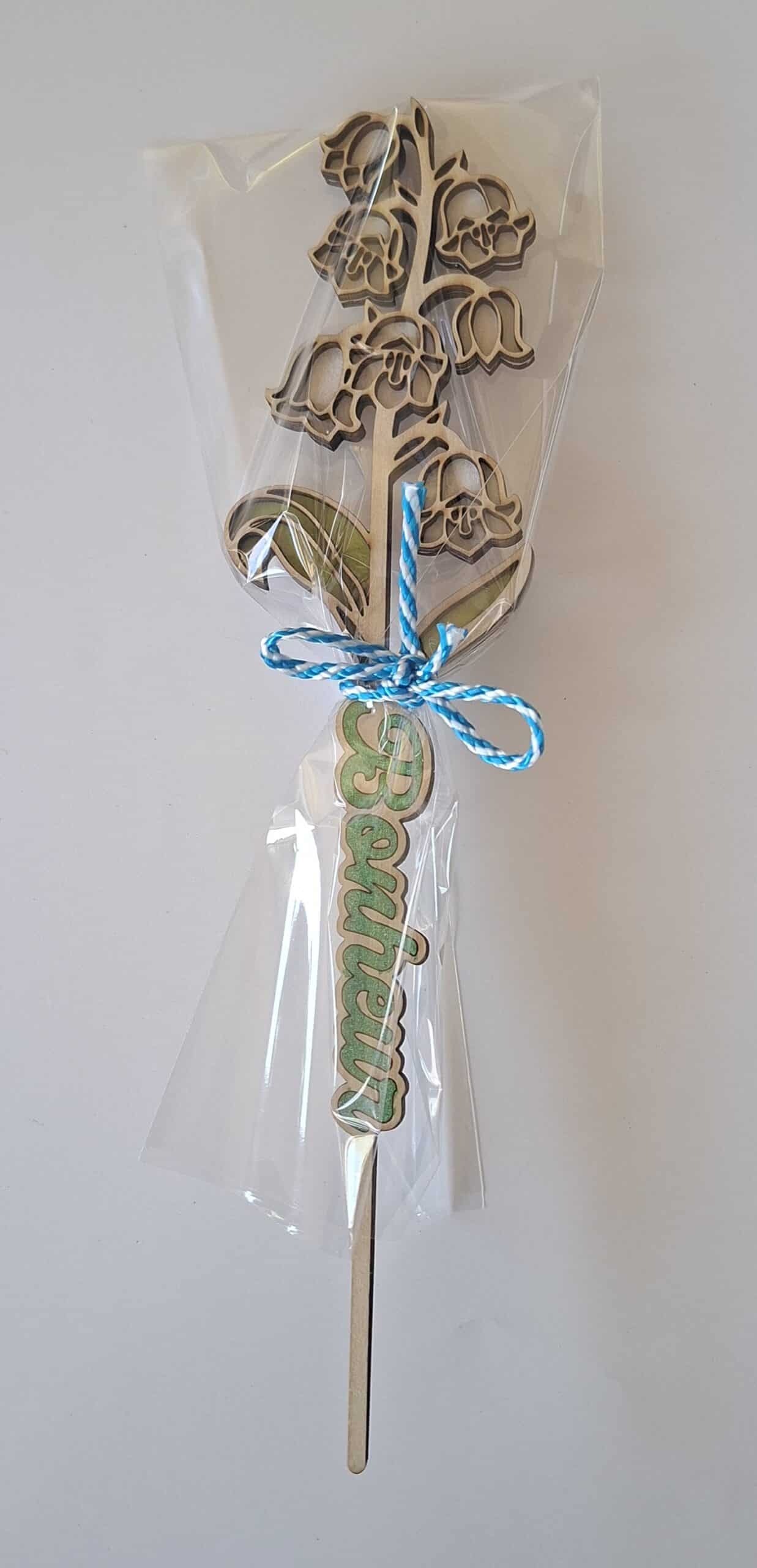Fleur en bois 2D Peint a la main Muguet – Image 3
