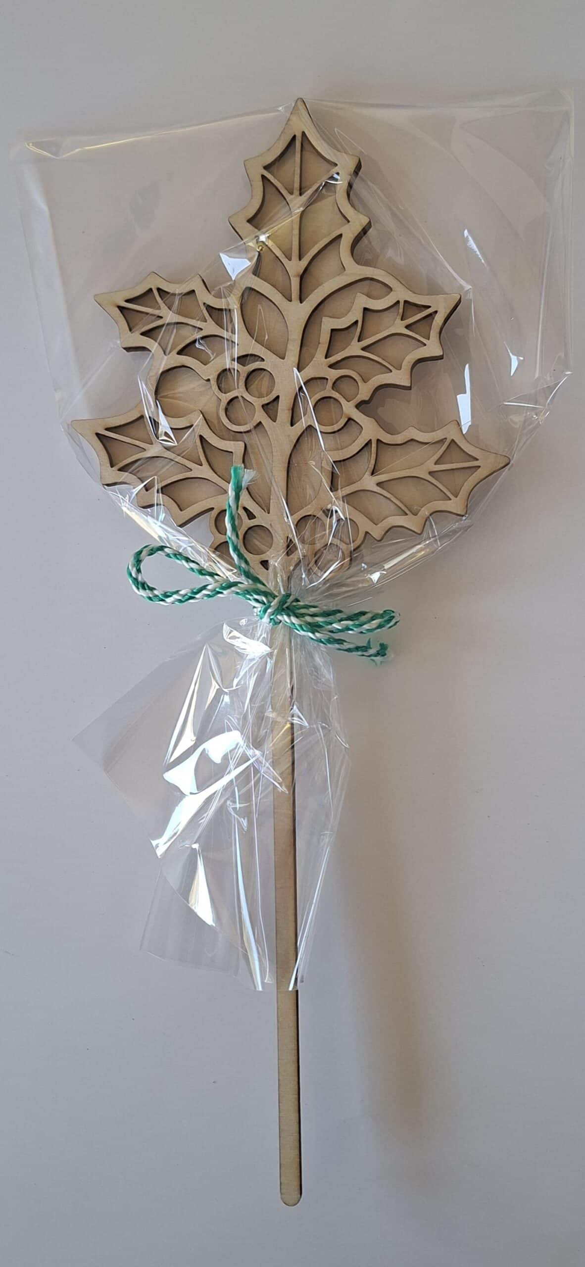 Fleur en bois 2D Peint a la main du Houx – Image 4