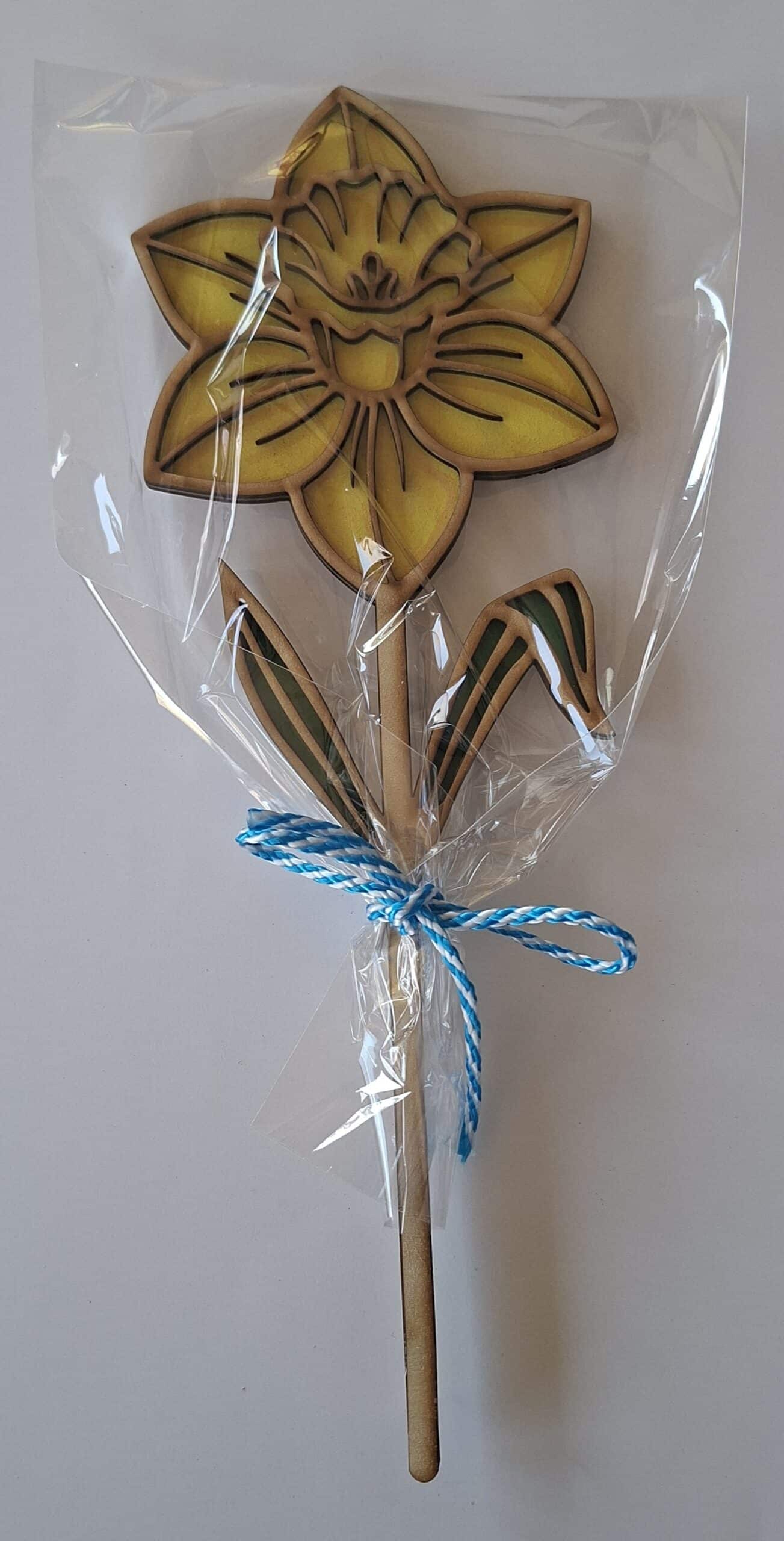 Fleur en bois 2D Peint a la main Jonquille – Image 3