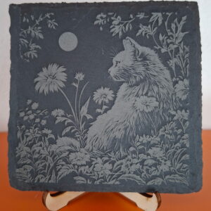 Gravure chat entouré de fleurs petite ardoise