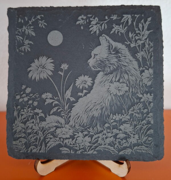Gravure chat entouré de fleurs petite ardoise
