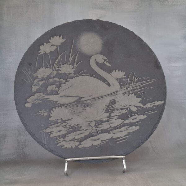 Gravure d'une cygne sur un lac