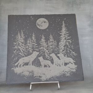 Gravure d'une scène de loups sous la lune