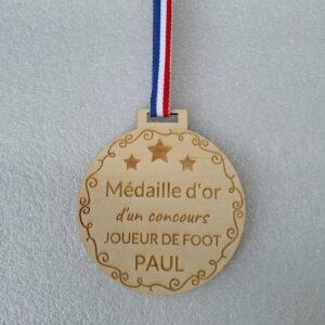 Médaille personnalisée d'un joueur de Foot en bois