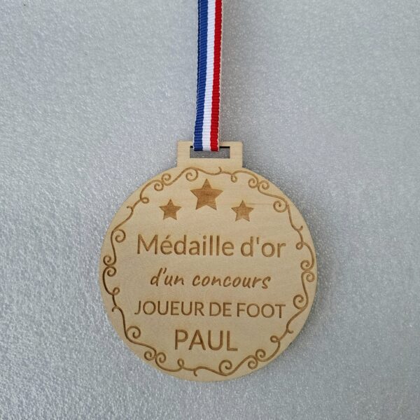 Médaille personnalisée d'un joueur de Foot en bois