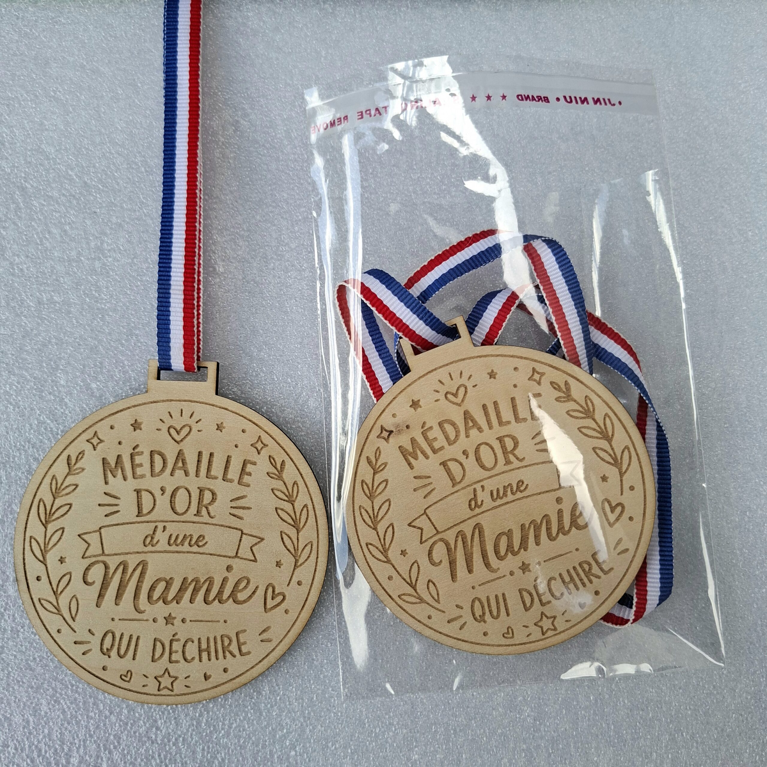 Médaille personnalisée Mamie en bois