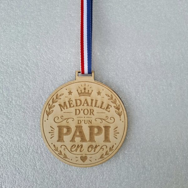 Médaille personnalisée Papi en bois