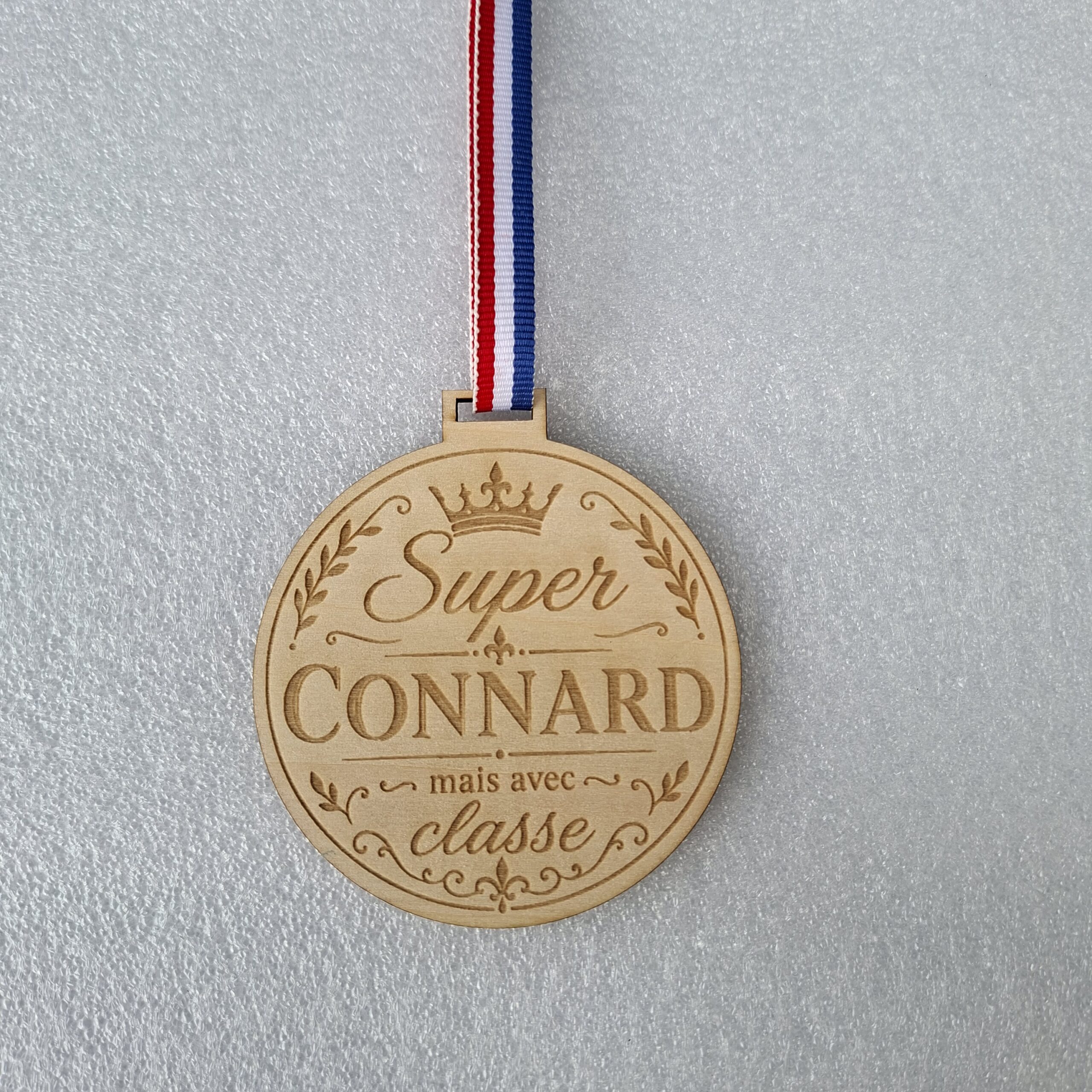 Médaille personnalisée super Connard en bois